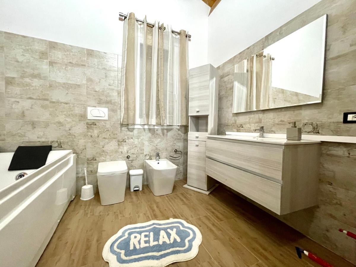 Villa Nunzia Con Piscina, Sauna E Idromassaggio. Floridia Zewnętrze zdjęcie